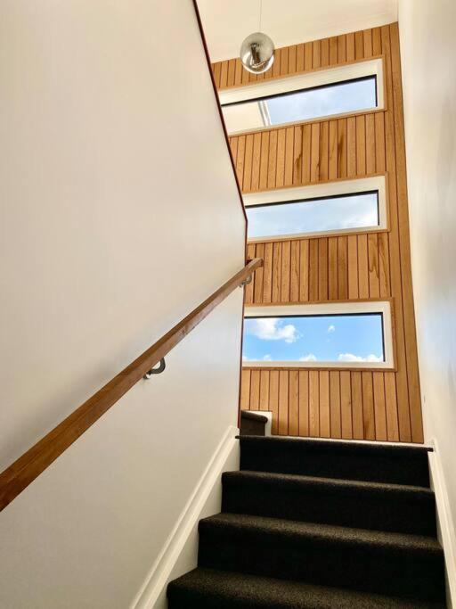 Morden Spacious New House *