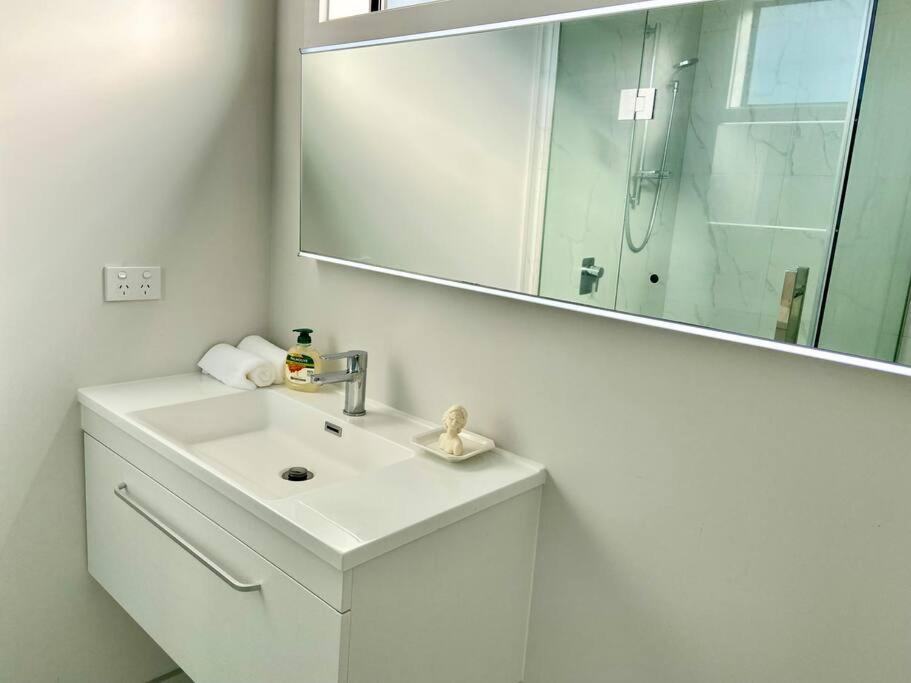 Morden Spacious New House Apartment *