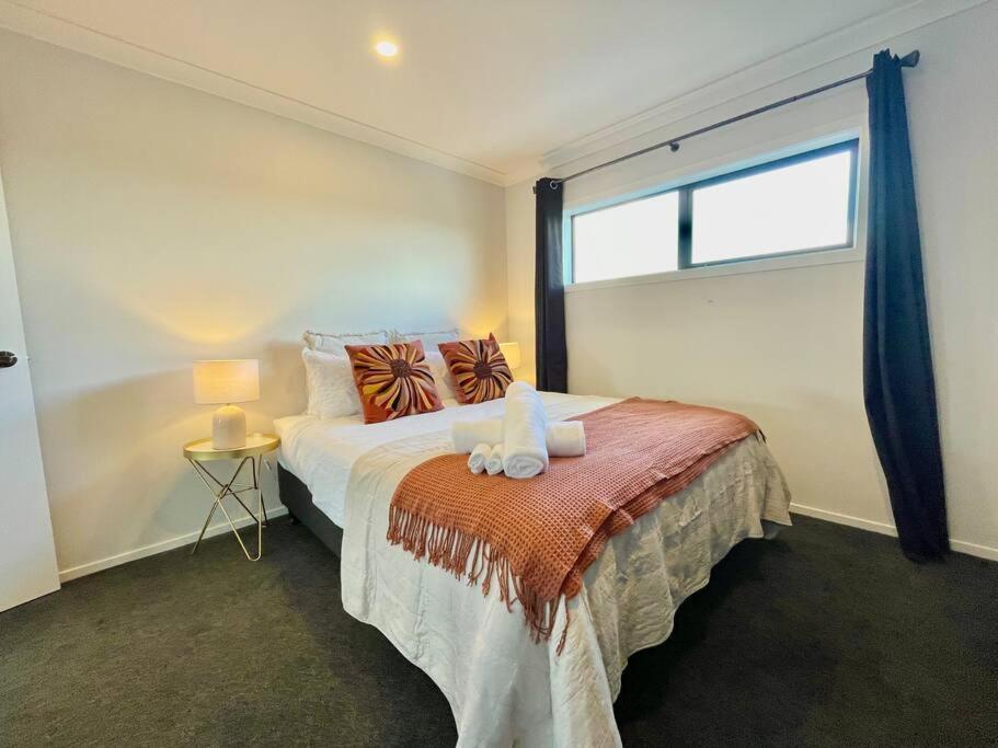 Morden Spacious New House *