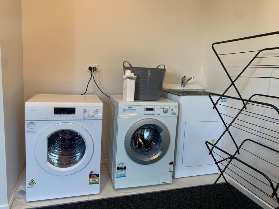 Apartment Morden Spacious New House Hamilton