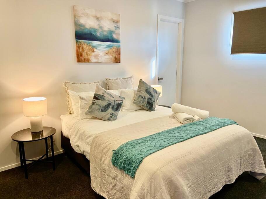 Morden Spacious New House Hamilton