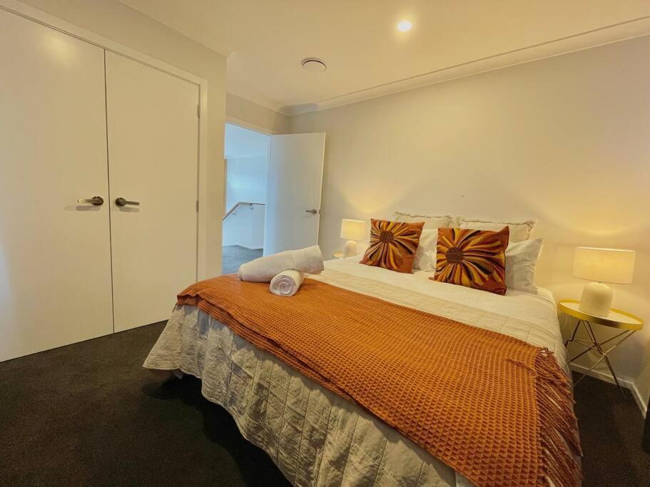 Apartment Morden Spacious New House Hamilton