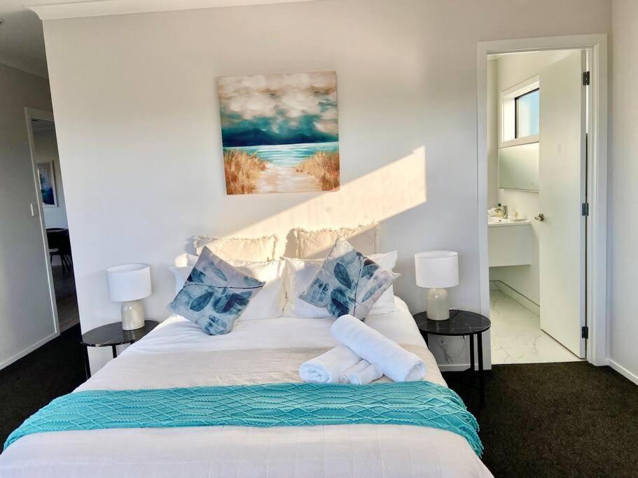 Morden Spacious New House * Hamilton