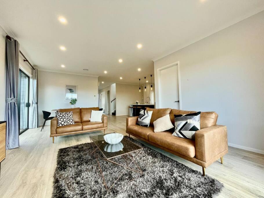 Morden Spacious New House Apartment