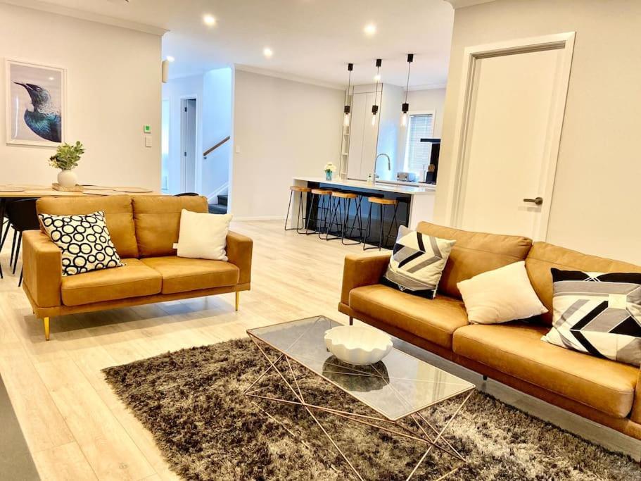 Morden Spacious New House * Hamilton